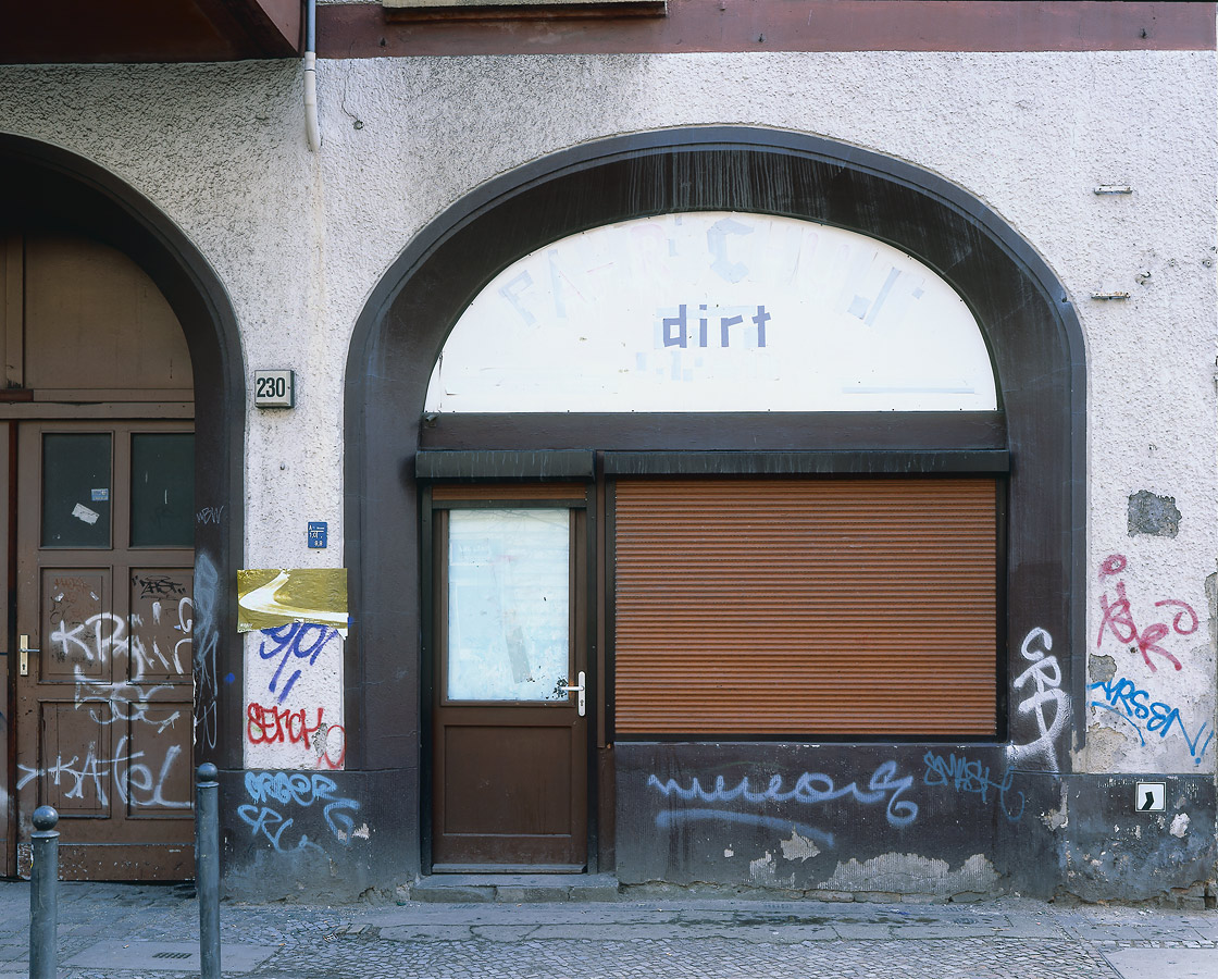 Temporary Spaces - dirt Au&szlig;en, 2001